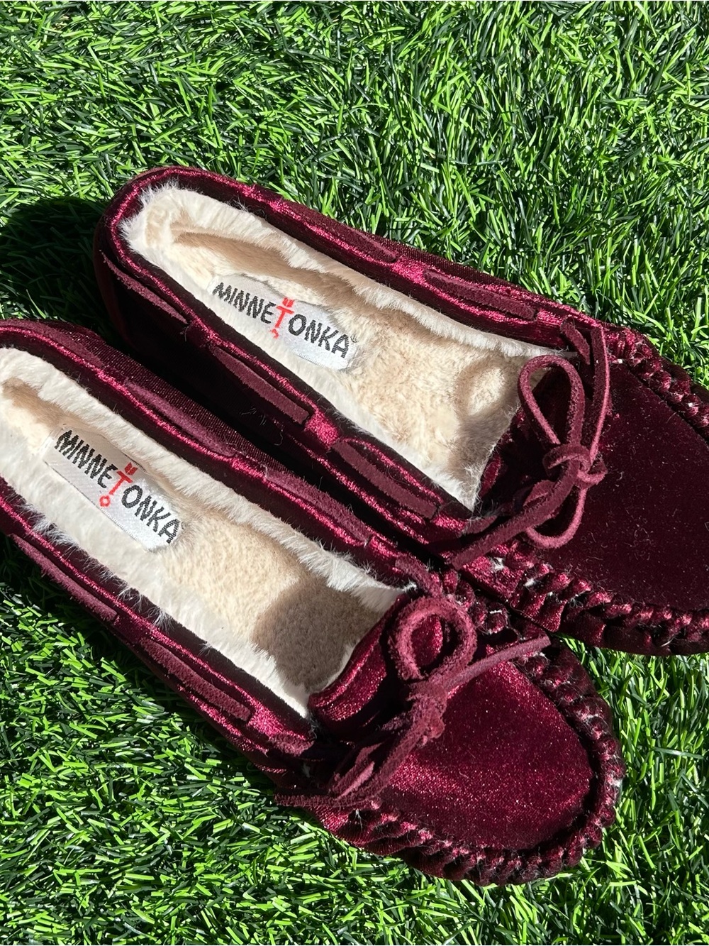 Minnetonka Women's Cally Red Velvet Moccasin Slippers
